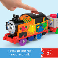 Locomotiva motorizata Nia vorbitoare Talking Nia cu 2 vagoane Thomas & Friends™