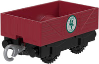Trenulet Locomotiva motorizata Gustavo cu vagonul de calatori Avocado si vade marfa cu incarcatura Thomas & Friends™ TrackMaster™ GHK78