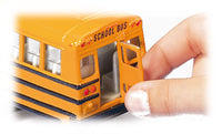 Jucarie autobuz scolar model american SIKU 3731 Lungime 20 cm Scara 1:55